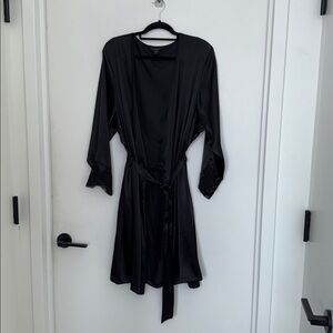 Jones New York Black Satin Lace Robe